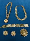 Beautiful vintage jewelry lot