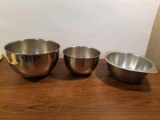 3 Metal Mixing Bowls