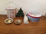 2 Cristmas Tin Cans and 4 Decorative Ornaments/Plates