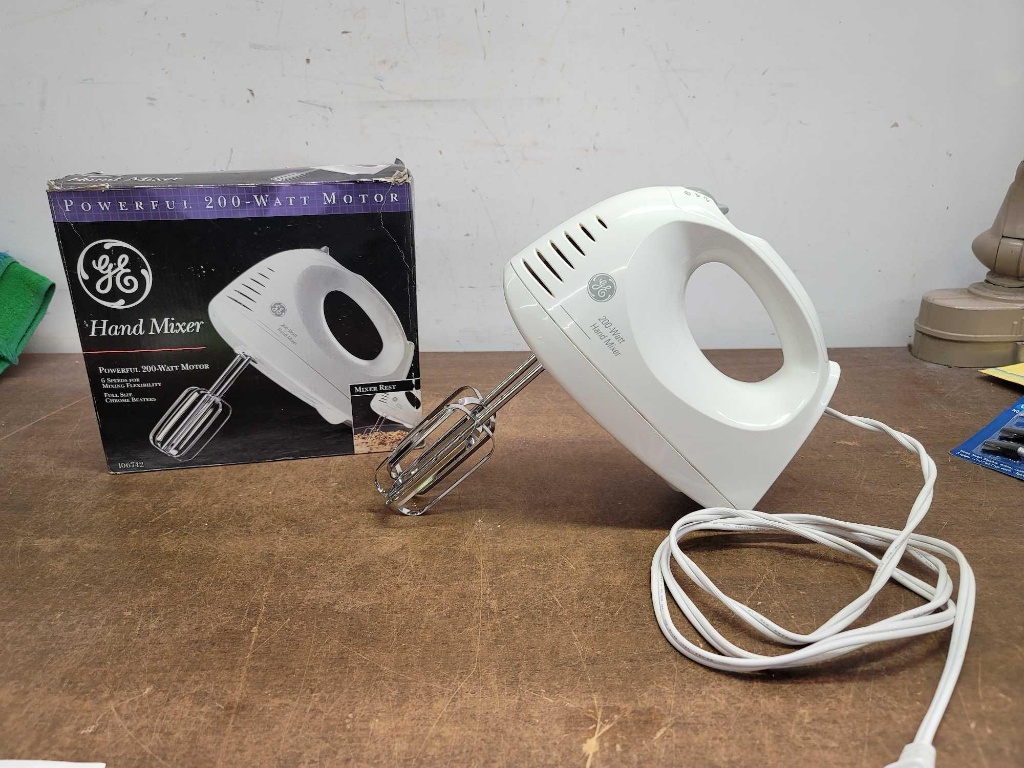 ge hand mixer with case