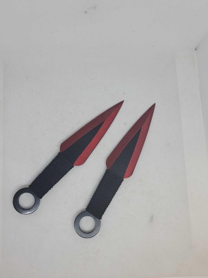 2 Throwing Knives