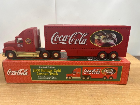 2000 Coca Cola Holiday Gold Caravan Truck