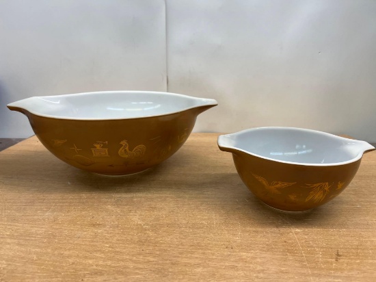 2 Pc Pyrex Mixing Bowls