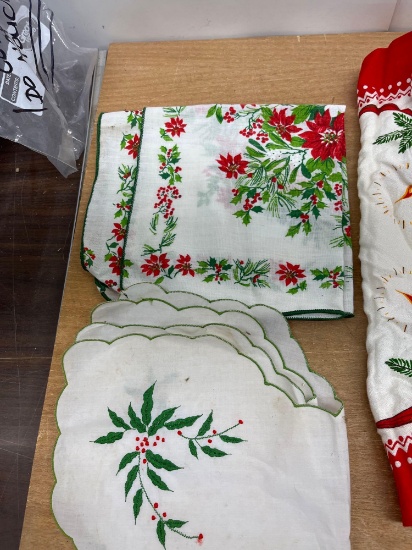 Christmas Table Runners , Christmas Table Cloth, Napkin, Napkin Holders