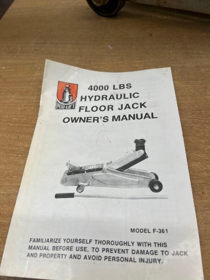 400 Lbs Hydraulic Floor Jack with Manual