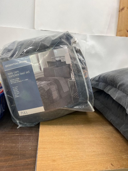 Complete Full Size Bed Set with 2 Pillows