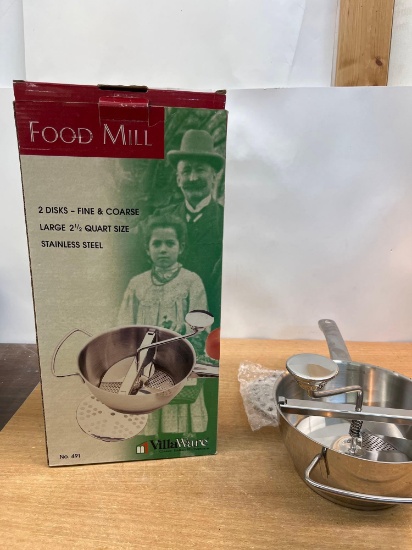 New 2 Disk Large 2 1/2 Quart Size Stainless Steel