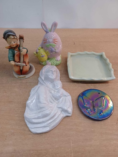 4 Ceramic Figurines, 1 Glass Figurine