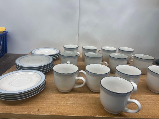 13 Crowning Fashion Dinnerware Cups/ 13 Crowning Fashion Saucer