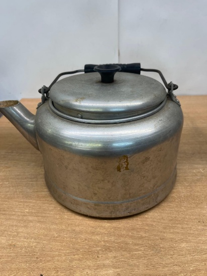 Comet Aluminum Tea Kettle with Lid and Handle