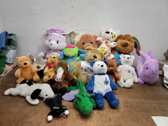 8 Stuffed Animals, 8 Beanie Babies, and 1 Nightlight Bear