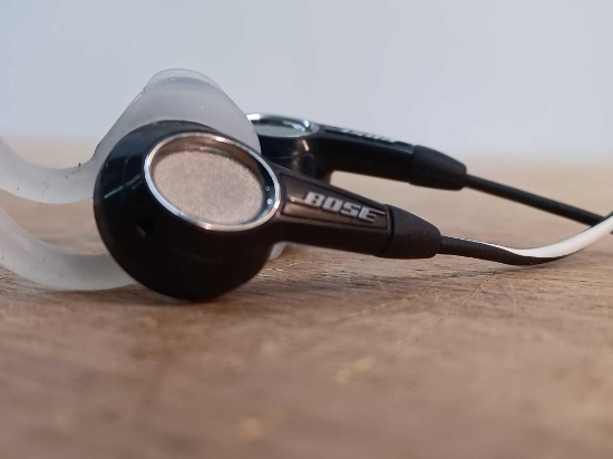Bose QuietComfort 20i Acoustic Noise Canceling Headphones