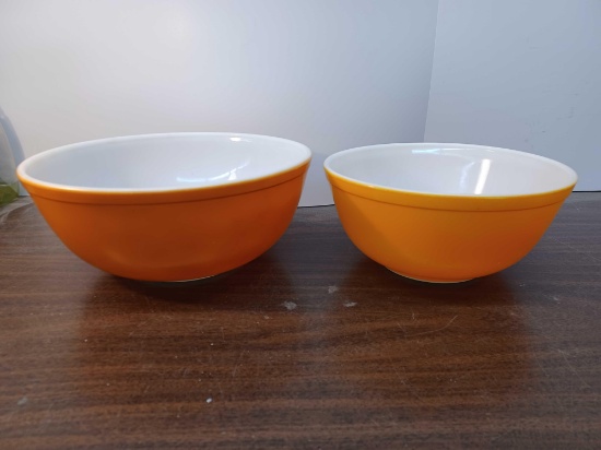 Pyrex 4Qt. and 2.5 Qt. Mixing Bowls