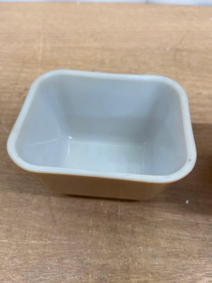 2 Pyrex 12 oz Microwave Refrigerator Dish with 1 Lid