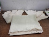 Tablecloth and 8 Napkins