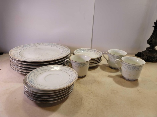 20 Sheffield Blue Whisper Porcelain Dinnerware Dish Set
