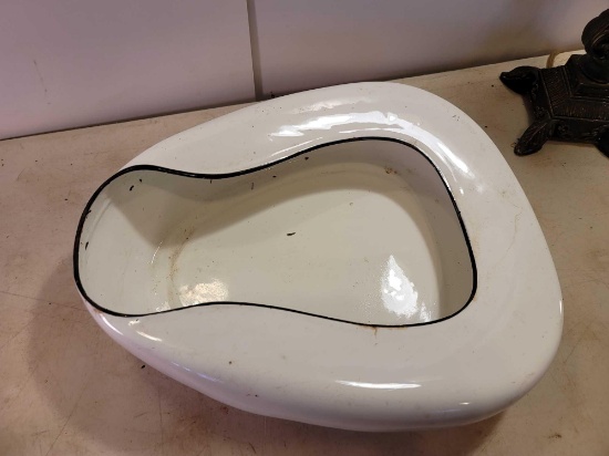 Enameled Bedpan