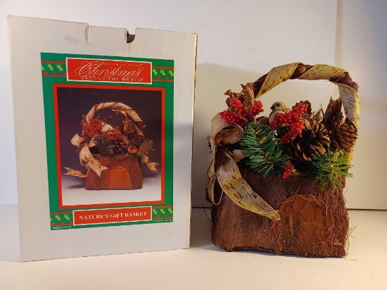 House of Lloyd Christmas Around the World - Natures Gift Basket