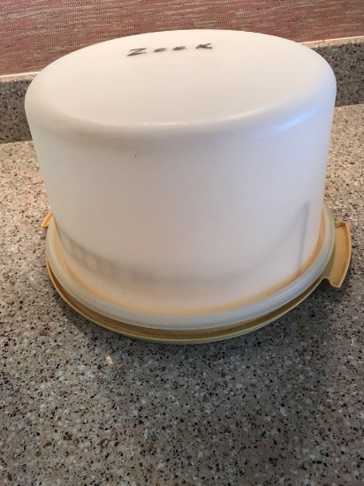 Tupperware Cake Carrier