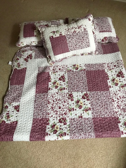 Queen Coverlet with 2 Pillows