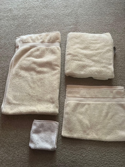 3 Pieces Matching Set 2 Bath Towels and 1 Hand Towel / 1 Wash Rug