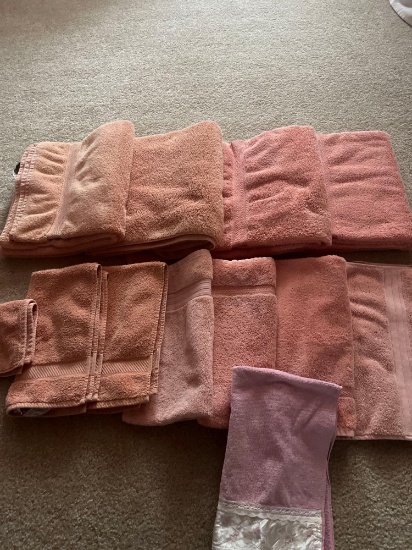 4 Bath Towels, 8 Hand Towels, 1 Wash Cloth