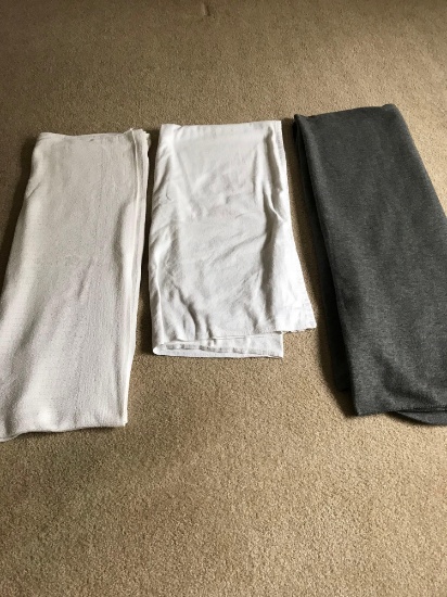 3 Full Blankets
