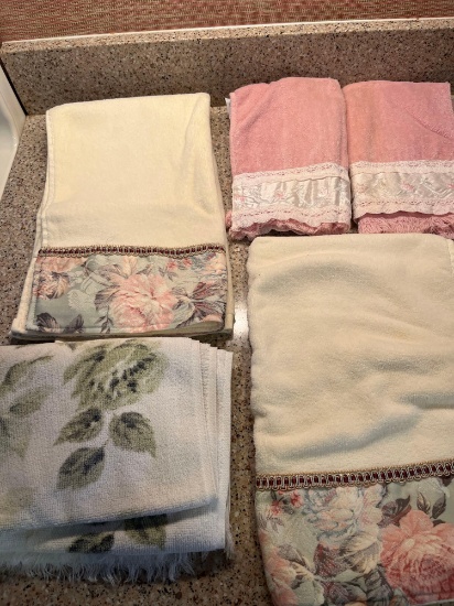 2 Matching Bath Hand Towels / 2 Pink Bath Matching Hand Towels/ 1 Bath Hand Towel