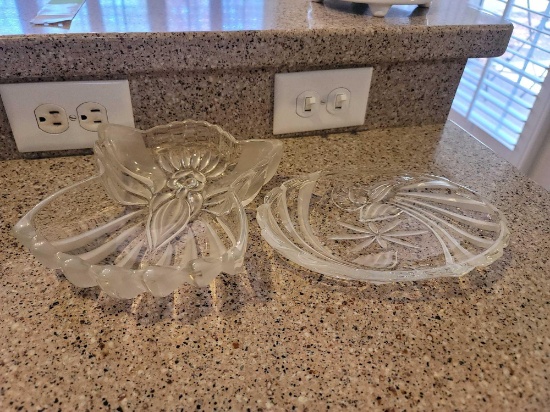 2 Glass Serving Dishes