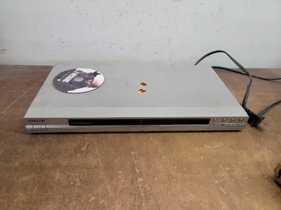 Sony Cd/Dvd Player with 1 Dvd