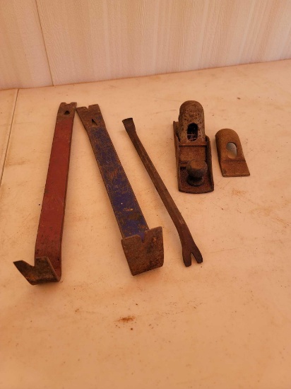 3 PryBars and 1 Planer
