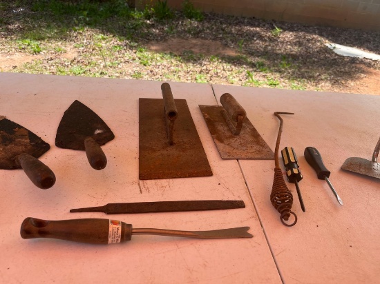 Trowels/ Tow Bar/ Screwdriver/Etc