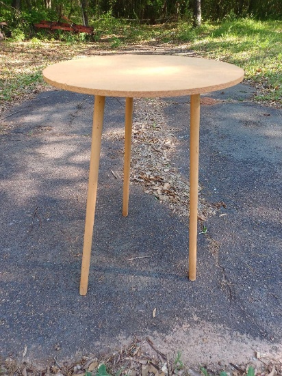 3 Leg Table