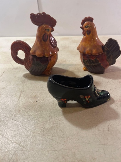 2 Roaster Creamer and Sugar Set / 1 Shoe Figurine