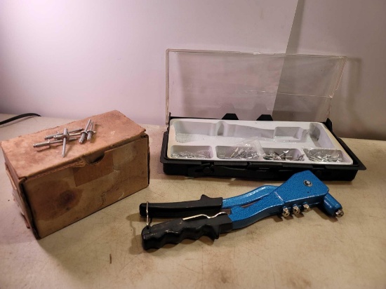 Riveter/Rivet Gun and Rivets