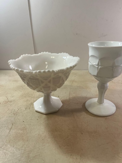 2 White Glass Vase