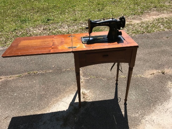 Vintage Singer Sewing Machine in Cabinet