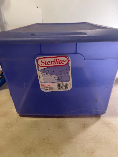 Sterilite 58 Quart Clear Purple Tote With Lid