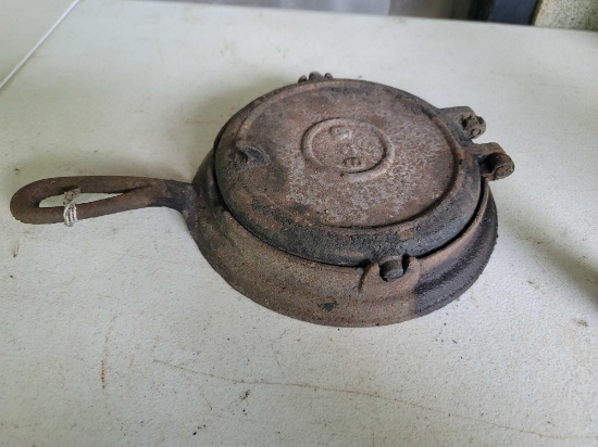 Cast Iron Waffle Iron