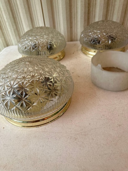 4 Light Fixtures