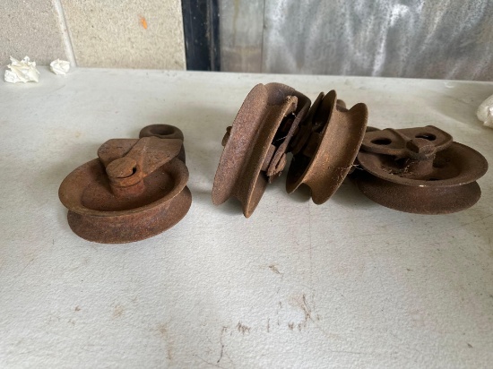 4 Metal Pulleys