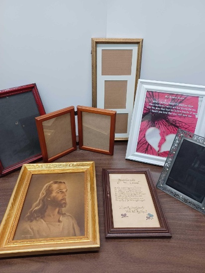 7 Picture Frames/Framed Prints