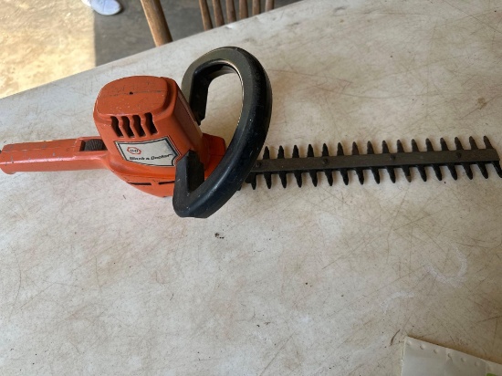 Black and Decker Electric Hedge Trimmer