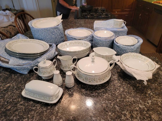 Noritake Dish Set