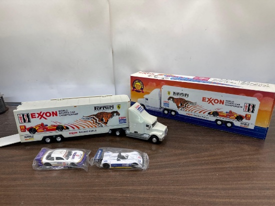 1995 Collectable Exxon Toy Race Car Carrier With 4 Race Cars