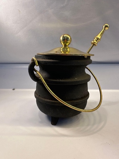 Heavy Duty Cast Iron Fire Starter Cauldron Pot Brass Lid