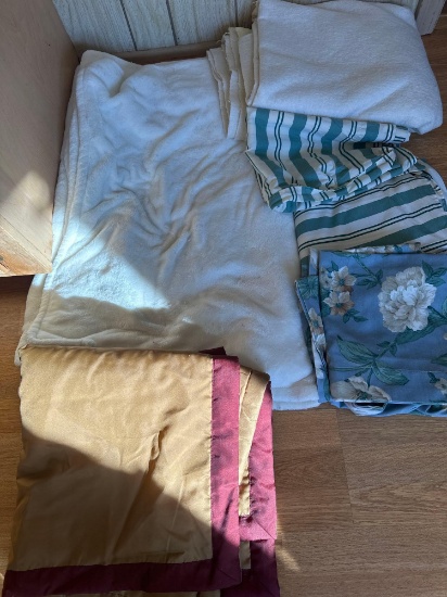1 Large Fleece Throw / 1 Blanket / 2 Sets of Pillow Cases / Etc