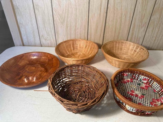 3 Wicker Baskets / 1 Decorative Basket / Bowl