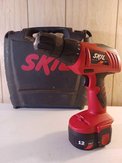 Skil 12 Volt Variable Speed Drill with Battery and Carry Case