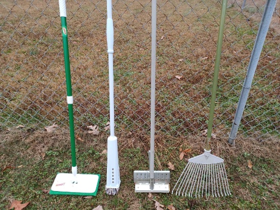 3 Mops and 1 Rake